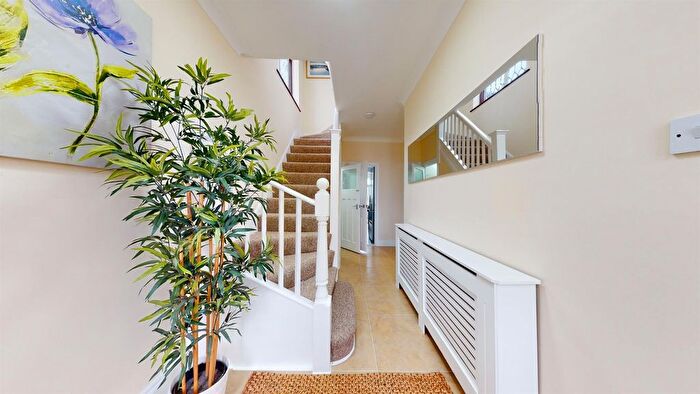 1 Bedroom Property To Rent In Dollis Hill Lane, Neasden, London, NW2