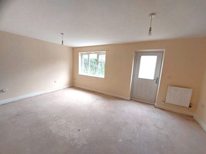 4 Bedroom End Of Terrace House To Rent In Montgomery Drive, Rugby, CV22