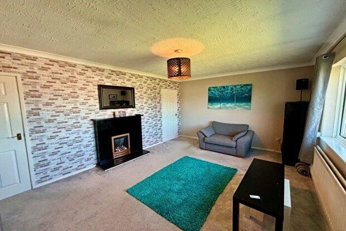 2 Bedroom Flat To Rent In Chesters Avenue, Newcastle Upon Tyne, NE12