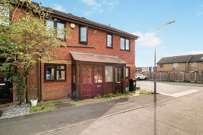 2 Bedroom Terraced House For Sale In Hazelwood Park Close, Chigwell, IG7