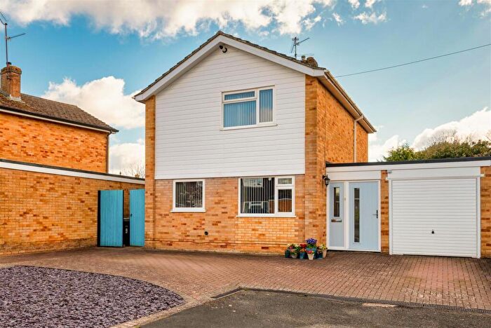 3 Bedroom Detached House For Sale In Lambourne Road, Sonning Common, RG4