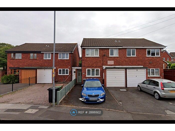 3 Bedroom Semi-detached House To Rent In Brook Lane, Walsall, WS9