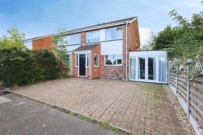 3 Bedroom Semi Detached House For Sale In The Orchard, Birmingham, B37