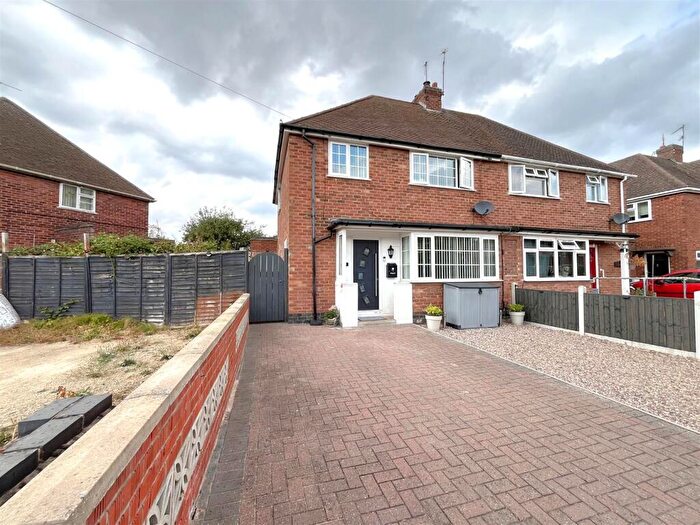 3 Bedroom House For Sale In Wordsworth Avenue, Warwick, CV34