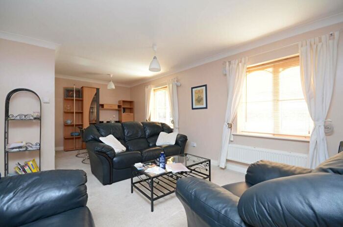 2 Bedroom Flat To Rent In Century Court, Woking, GU21