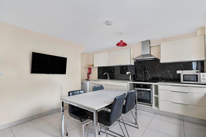 4 Bedroom Flat To Rent In New Place Square, Bermondsey, SE16
