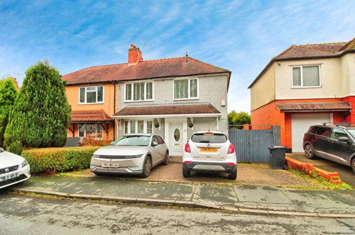 3 Bedroom Semi-Detached House For Sale In Woodfield Avenue, Stourbridge, DY9