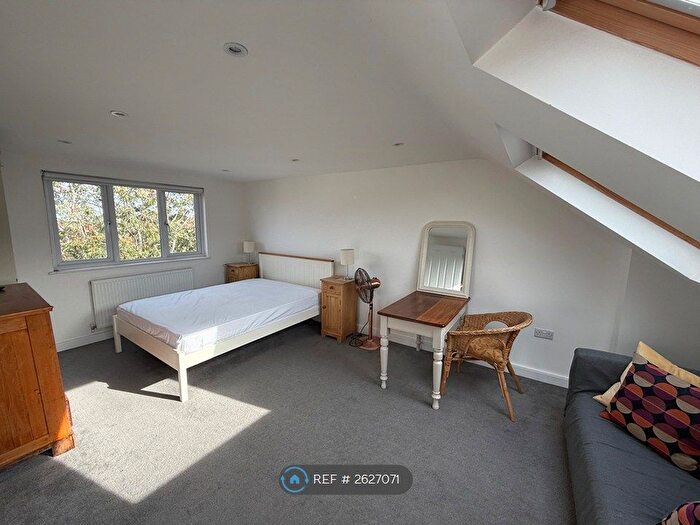 Studio To Rent In Cambrian Close, London, SE27