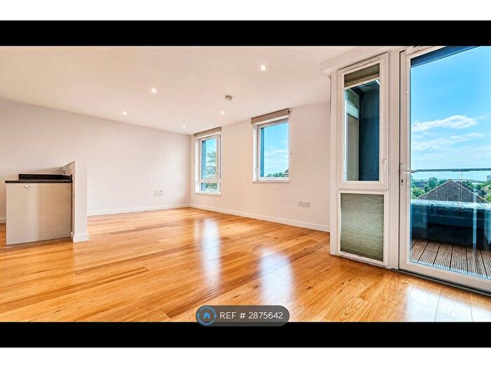 2 Bedroom Flat To Rent In Levett House, Southall, UB2