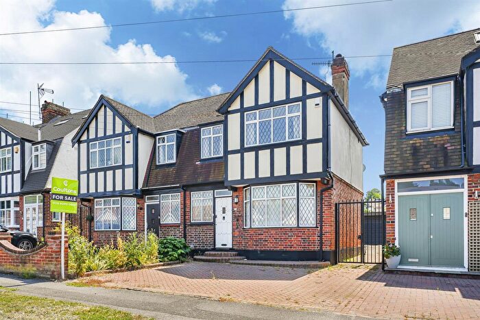 3 Bedroom Semi-Detached House For Sale In College Gardens, North Chingford, E4