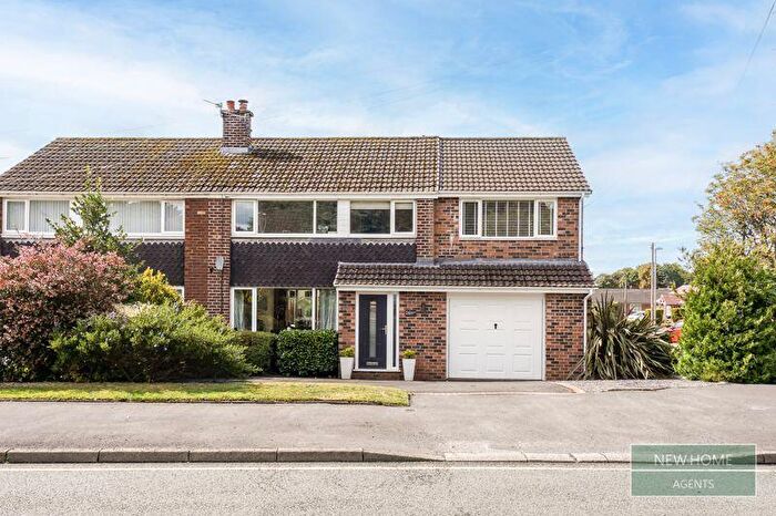 4 Bedroom Semi-Detached House For Sale In Langdale Road, Leyland, PR25