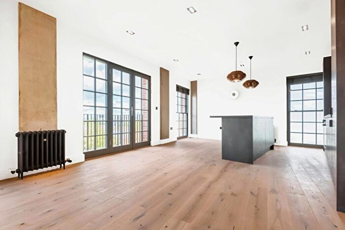 2 Bedroom Flat To Rent In Heaton Road London, SE15