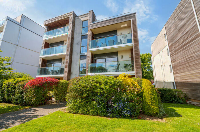 2 Bedroom Flat To Rent In The Upper Drive, Hove, East Sussex, BN3