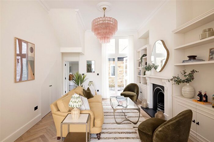3 Bedroom Flat For Sale In Portobello Road, London, W10