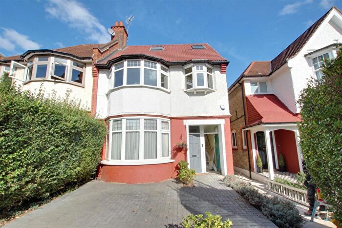 3 Bedroom Flat To Rent In Fernleigh Road, London, N21