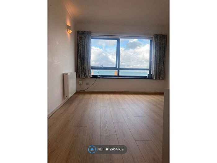 2 Bedroom Flat To Rent In Sharon Court, Cowes, PO31
