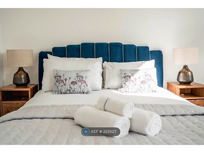 3 Bedroom Flat To Rent In Salisbury Pavement, London, SW6