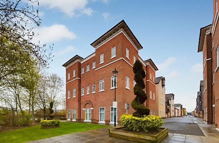 2 Bedroom Flat To Rent In Pine Street, Fairford Leys, Aylesbury, HP19