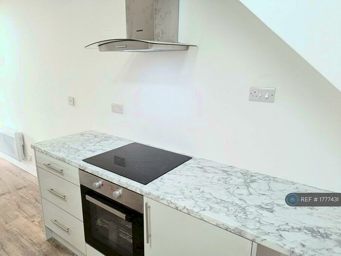 2 Bedroom Flat To Rent In Knighton Road, Leicester, LE2