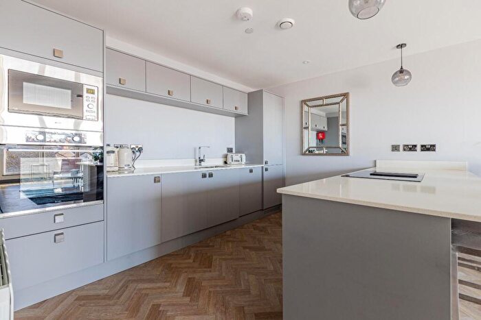 2 Bedroom Apartment For Sale In The Moorwell, Windsor Road, Penarth, CF64