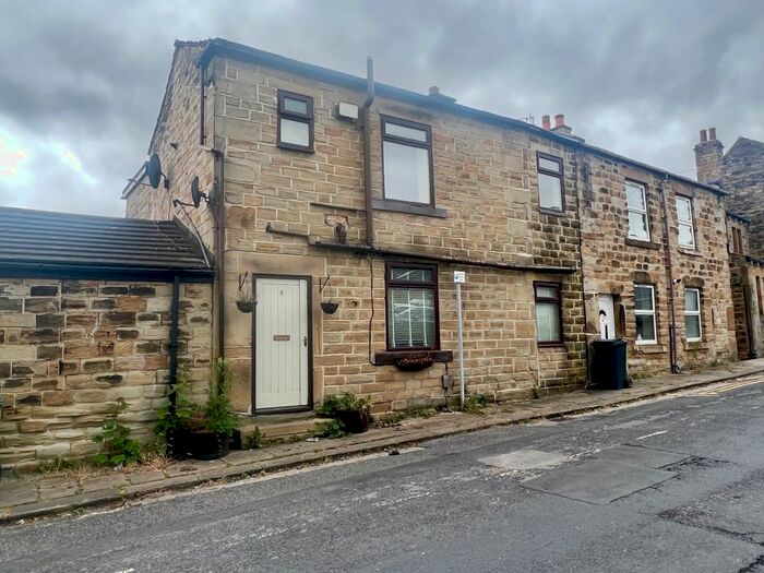 3 Bedroom Terraced House To Rent In High Street, Birstall, Batley, WF17