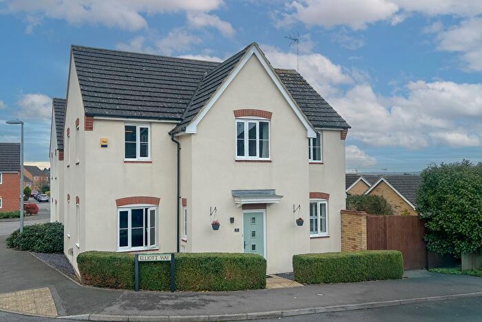 4 Bedroom Detached House For Sale In Elliott Way, Leighton Buzzard, LU7