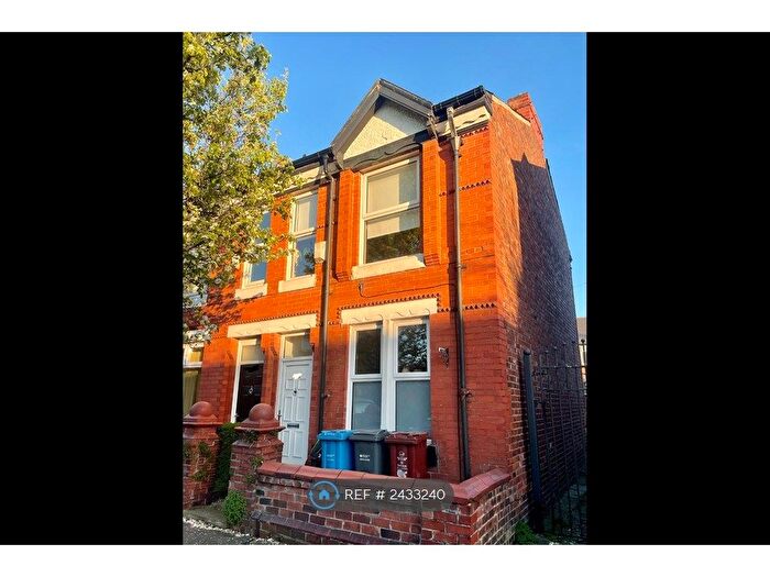 2 Bedroom End Of Terrace House To Rent In Thornton Road, Manchester, M14