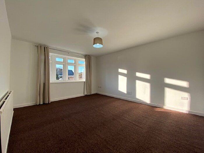 3 Bedroom Detached Bungalow For Sale In Ingram Avenue, Aylesbury, HP21
