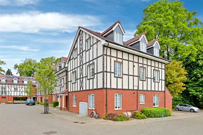 2 Bedroom Apartment To Rent In Grange Road, Chalfont St. Peter, Gerrards Cross, Buckinghamshire, SL9