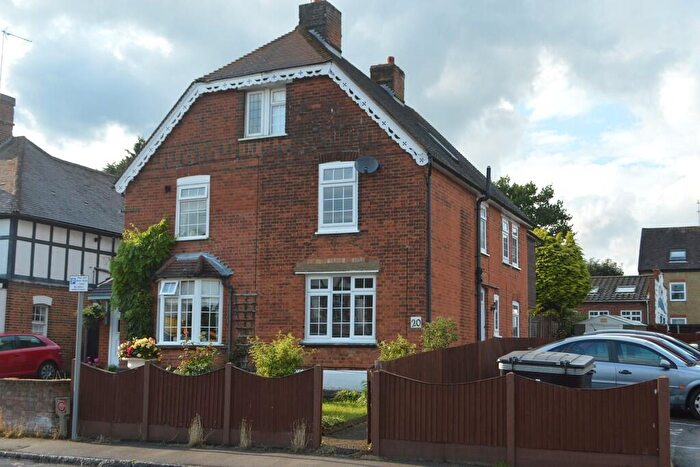 3 Bedroom Semi Detached House To Rent In Station Road, Knebworth, SG3