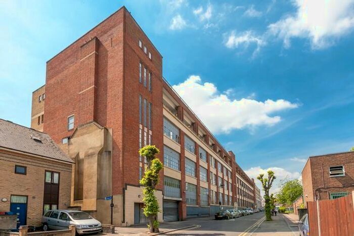 Studio To Rent In Somerford Grove, London N16