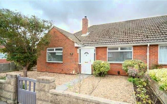 2 Bedroom Bungalow To Rent In Gosport Road, Lee-on-the-solent, Hampshire, PO13