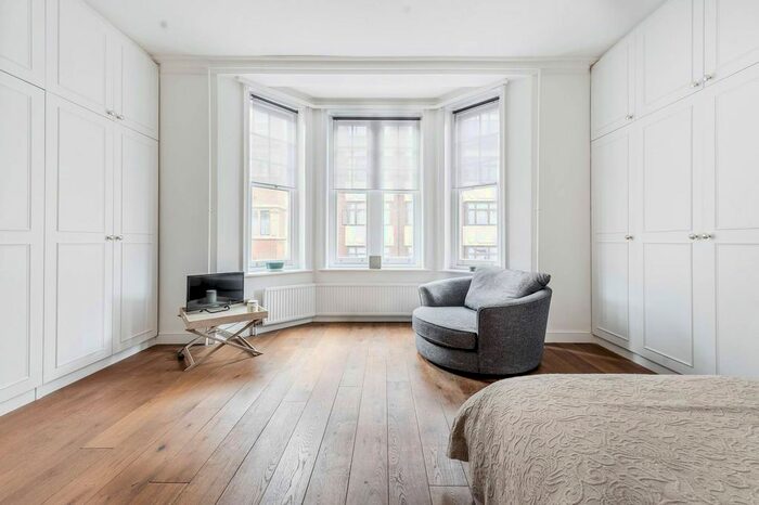 Studio To Rent In Basil Street, Knightsbridge, London, SW3