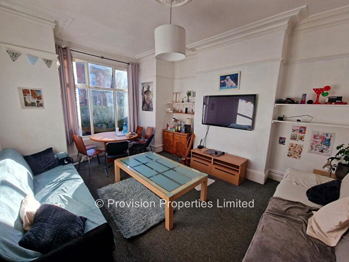 8 Bedroom Terraced House To Rent In Brudenell Avenue, Hyde Park, Leeds, LS6