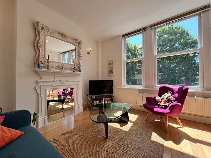 3 Bedroom Flat For Sale In Landor Road, Clapham, London, SW9
