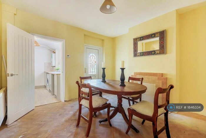 4 Bedroom Terraced House To Rent In Great Knollys Street, Reading, RG1