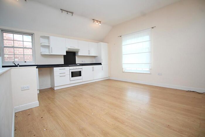 1 Bedroom Apartment To Rent In Buckingham Street, Wolverton, MK12