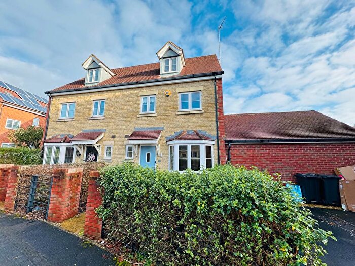 4 Bedroom Semi-Detached Bungalow To Rent In Newson Road, Swindon, SN25