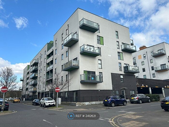 2 Bedroom Flat To Rent In Crown Drive, Romford, RM7