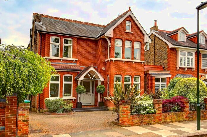 5 Bedroom Detached House To Rent In Kingston Lane, Teddington, TW11
