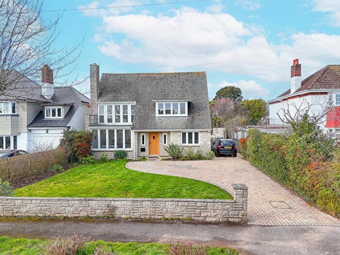 3 Bedroom Detached House For Sale In Hynesbury Road, Friars Cliff, Christchurch, BH23