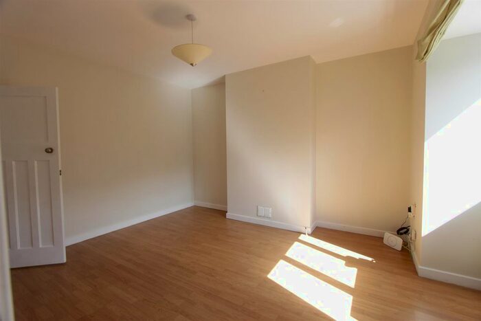 3 Bedroom Semi-Detached House To Rent In Rosedale Gardens, Sheffield, S11