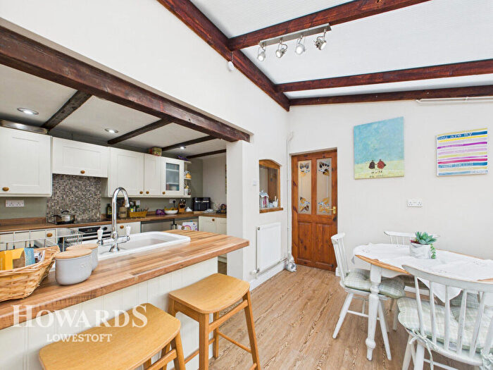 5 Bedroom Semi Detached House For Sale In Short Road, Lowestoft, NR32