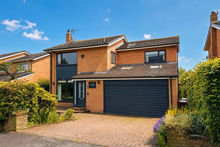 4 Bedroom Detached House For Sale In Heath Road, Glossop, SK13