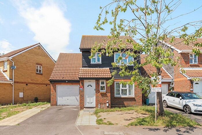 4 Bedroom Detached House For Sale In Meadowlea Close, West Drayton, UB7