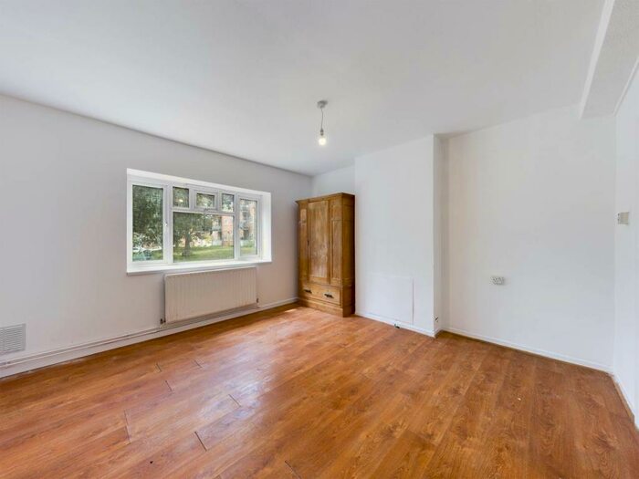 Studio To Rent In Chiswell Square, Kidbrooke, London, SE3