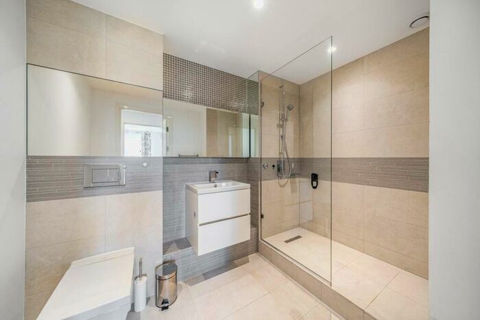 2 Bedroom Flat For Sale In Seafarer Way, Surrey Quays, SE16