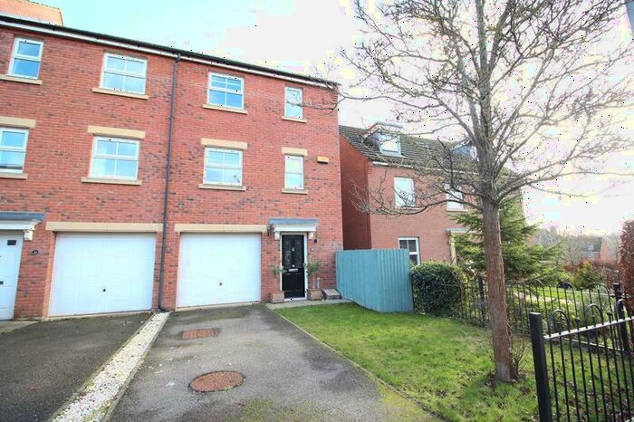 3 Bedroom Semi-Detached House To Rent In Batsmans Drive Rushden, NN10