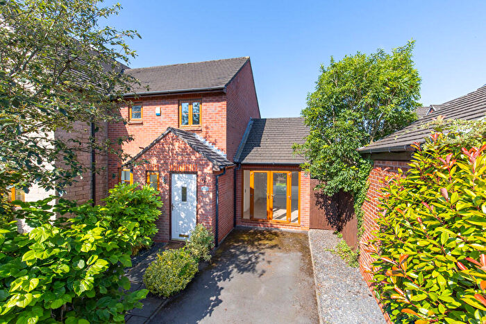 2 Bedroom End Of Terrace House For Sale In Abbotts Close, Walton Le Dale, PR5