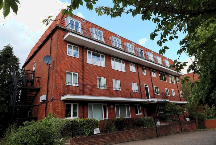 2 Bedroom Flat To Rent In Ballards Lane, London, N3